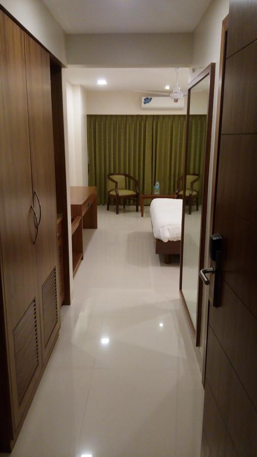 Hotel The Metropole - Phase II Lonavala Ngoại thất bức ảnh